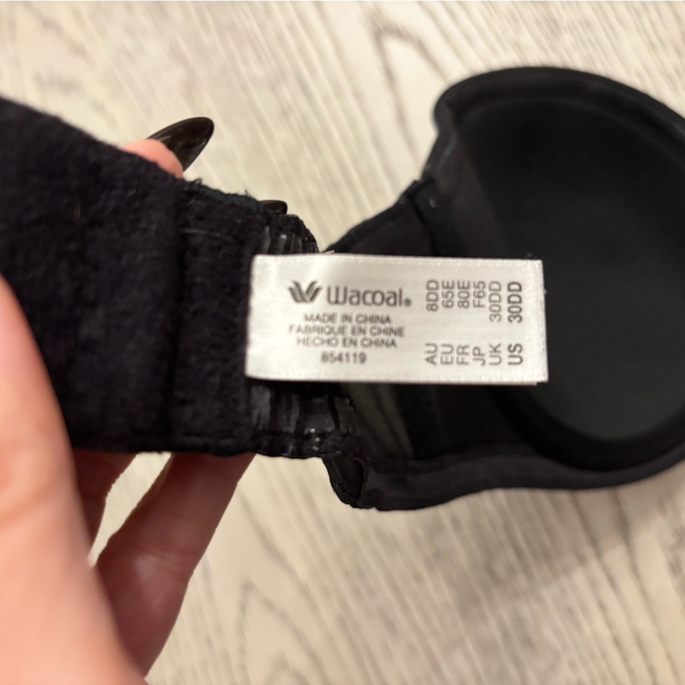 Wacoal Strapless T-Shirt Bra in Black - Picture 5 of 5